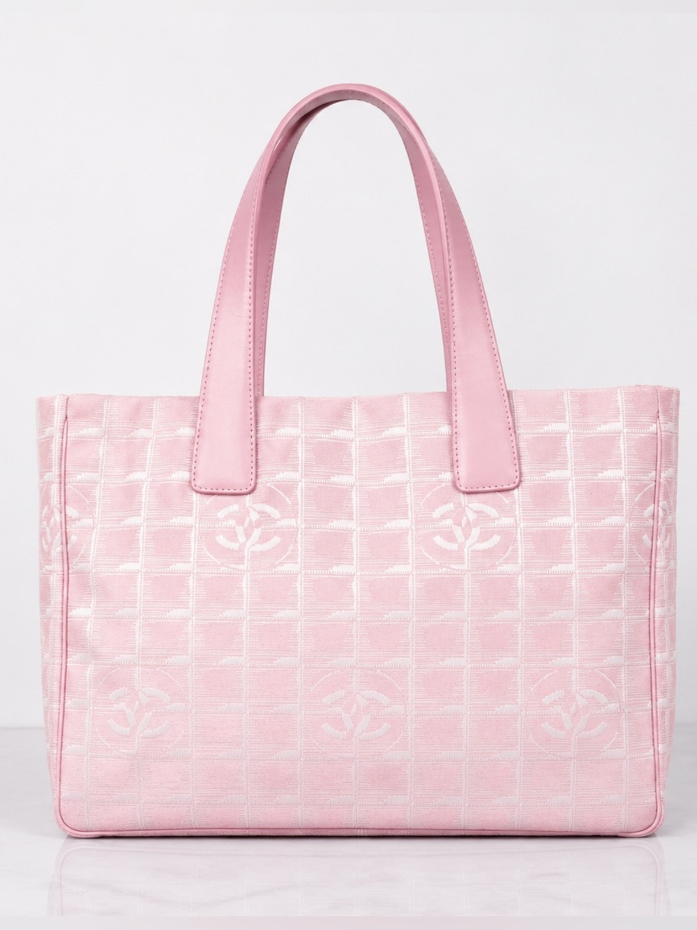CHANEL pink CC logo Travel Tote - Picture 14 of 16
